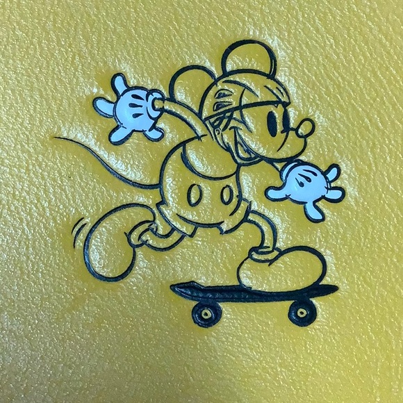 Coach x Disney skateboarding Mickey Mouse zip corner wallet - Picture 3 of 9